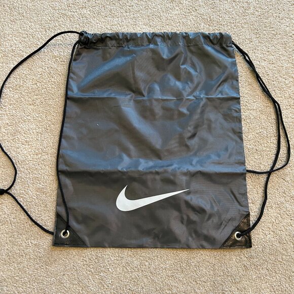 Nike Drawstring Backpack Gym Bag 13 x 15 Gray NWT - Picture 1 of 6